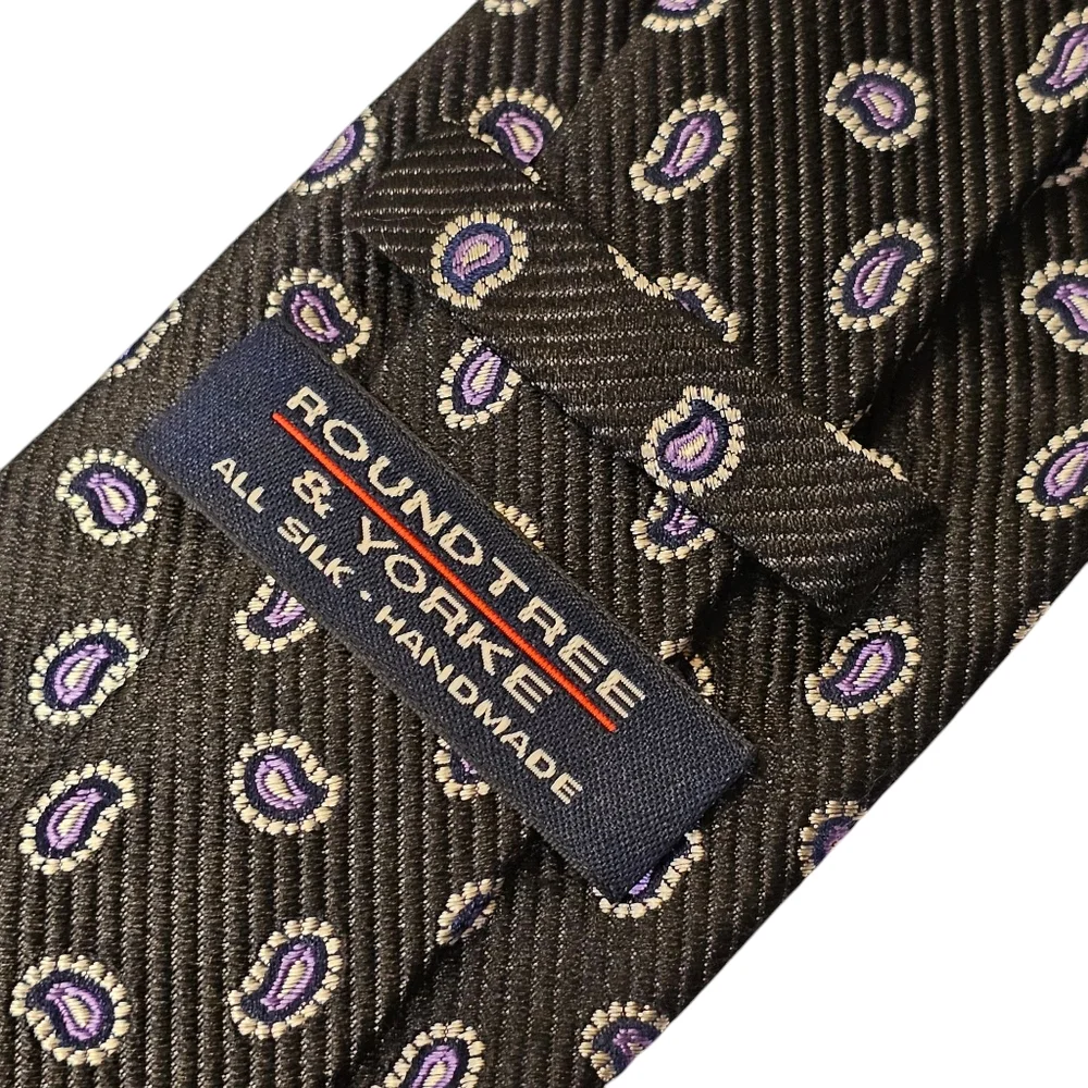 ROUNDTREE & YORKE TIE